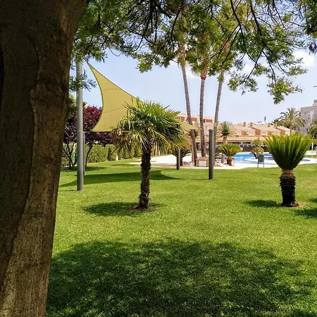 Bright Spacious 2 Bdr Apt, Near Arenal , + Free Parking *