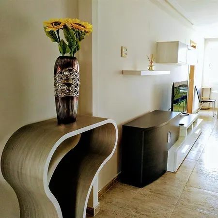 Bright Spacious 2 Bdr Apt, Near Arenal , + Free Parking