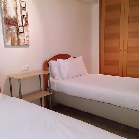 Bright Spacious 2 Bdr Apt, Near Arenal , + Free Parking Apartment *