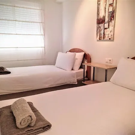 Bright Spacious 2 Bdr Apt, Near Arenal , + Free Parking Apartment *